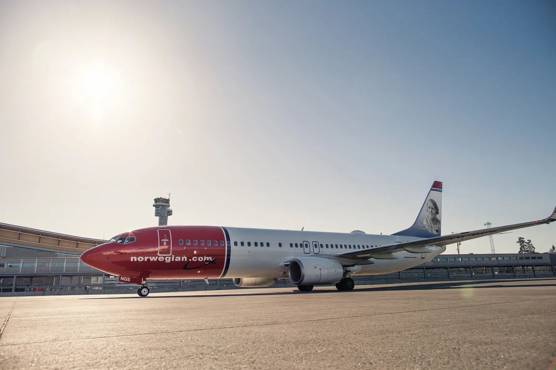 Norwegian airplane header